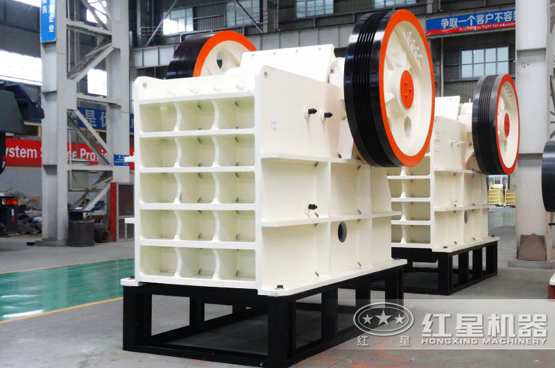 鄂式破碎機時產(chǎn)1-2200t/h，進料125-1200mm